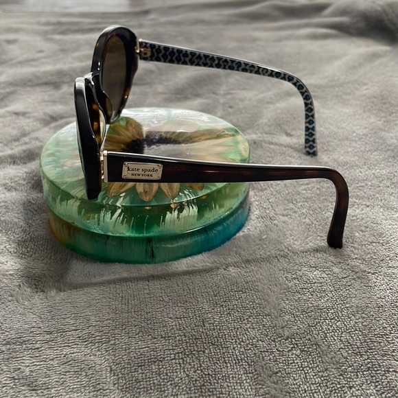 ♠️Kate Spade Sunglasses♠️ - Picture 4 of 8